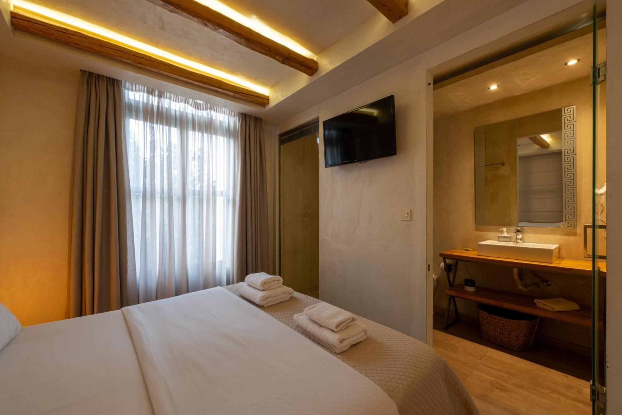 Panellinion Luxury Rooms Kalamata Exterior photo
