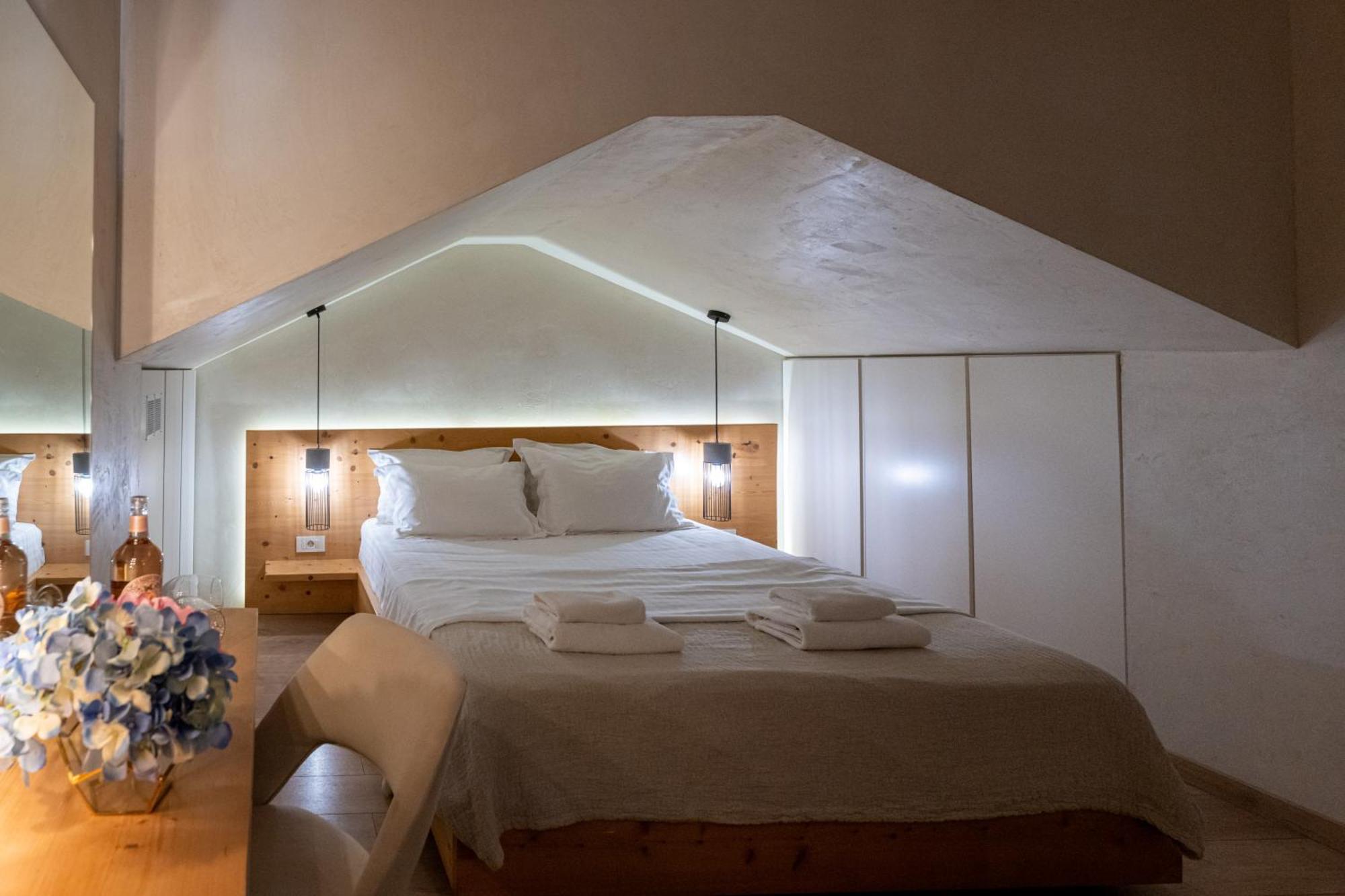 Panellinion Luxury Rooms Kalamata Exterior photo